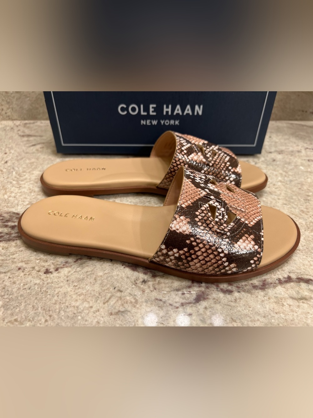 NWT Cole Haan Flynn Logo sandal Snake print Sz 8.5 - Picture 2 of 5